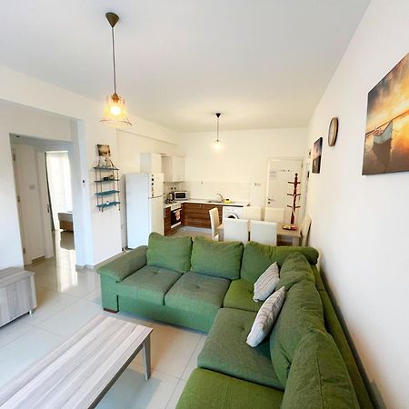 Quitet Two Bedroom Apartment With Private Garden Lukomorye D2 Karavas  Bagian luar foto