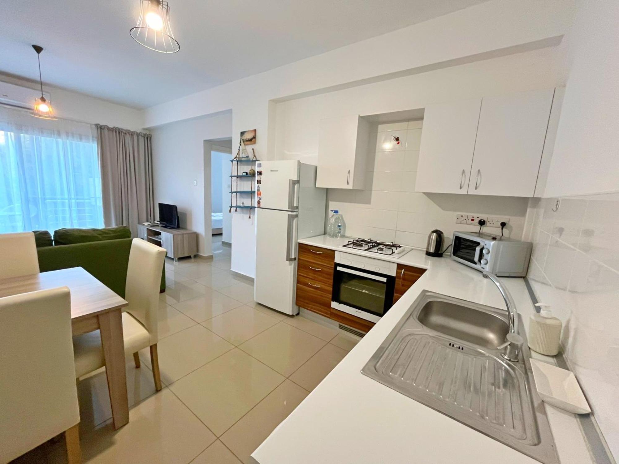 Quitet Two Bedroom Apartment With Private Garden Lukomorye D2 Karavas  Bagian luar foto