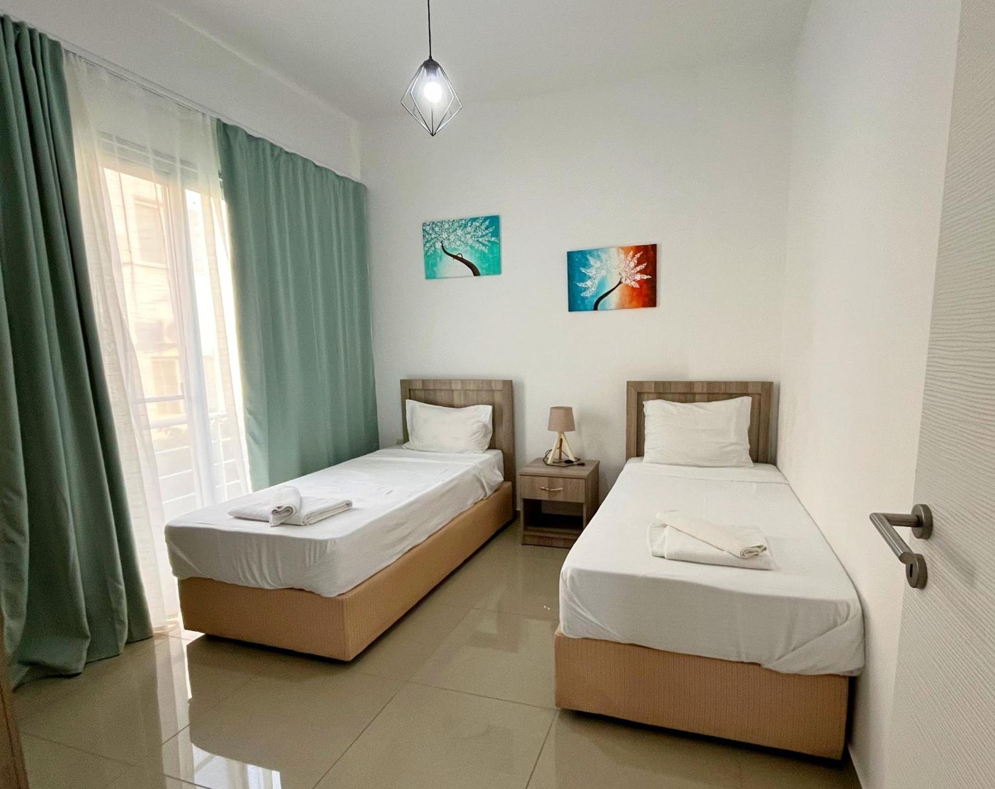 Quitet Two Bedroom Apartment With Private Garden Lukomorye D2 Karavas  Bagian luar foto