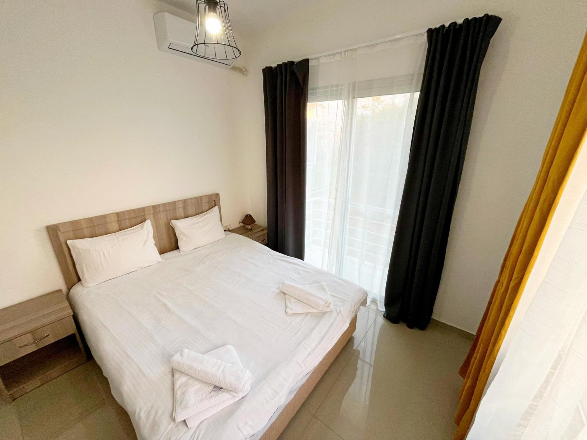 Quitet Two Bedroom Apartment With Private Garden Lukomorye D2 Karavas  Bagian luar foto